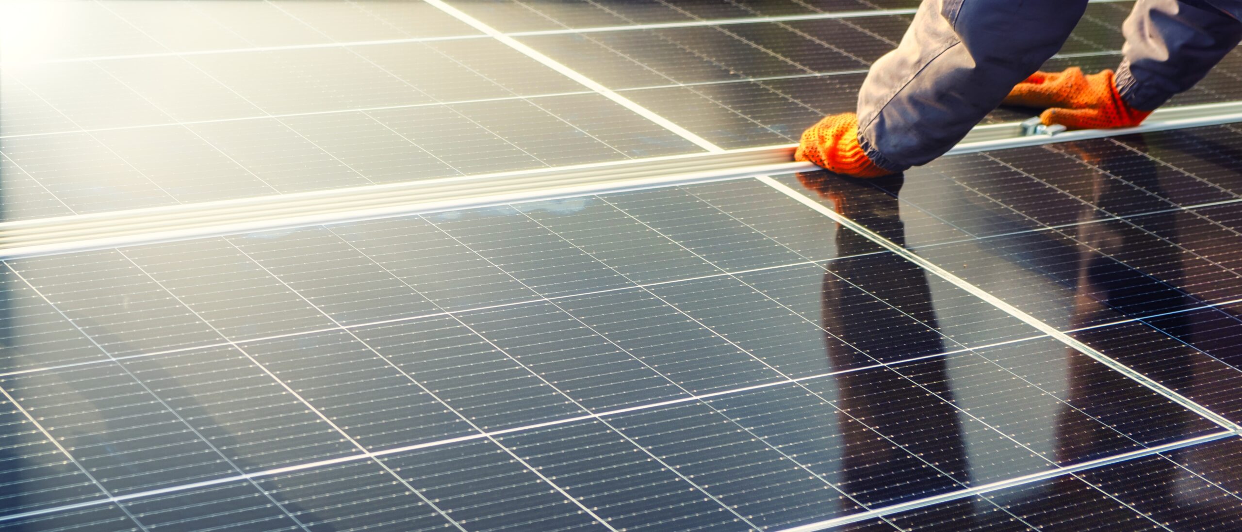 Close-up,Of,Solar,Cell,,Installing,Solar,Cell,Farm,Power,Plant GreenXolar - build the future with us